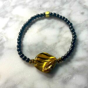 Hematite & Mother of pearl bracelet